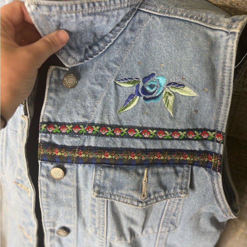 Bill Blass vintage 90d Embroidered flower boho Denim Vest medium - Picture 3 of 7
